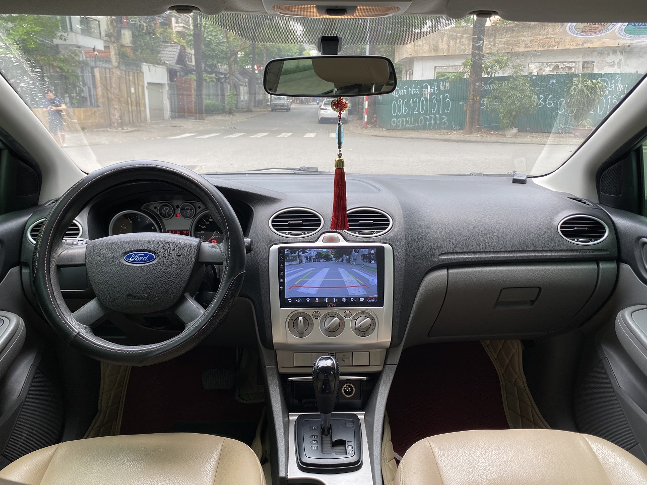 Ford Focus 1.8AT 2012 màu trắng (đã bán)