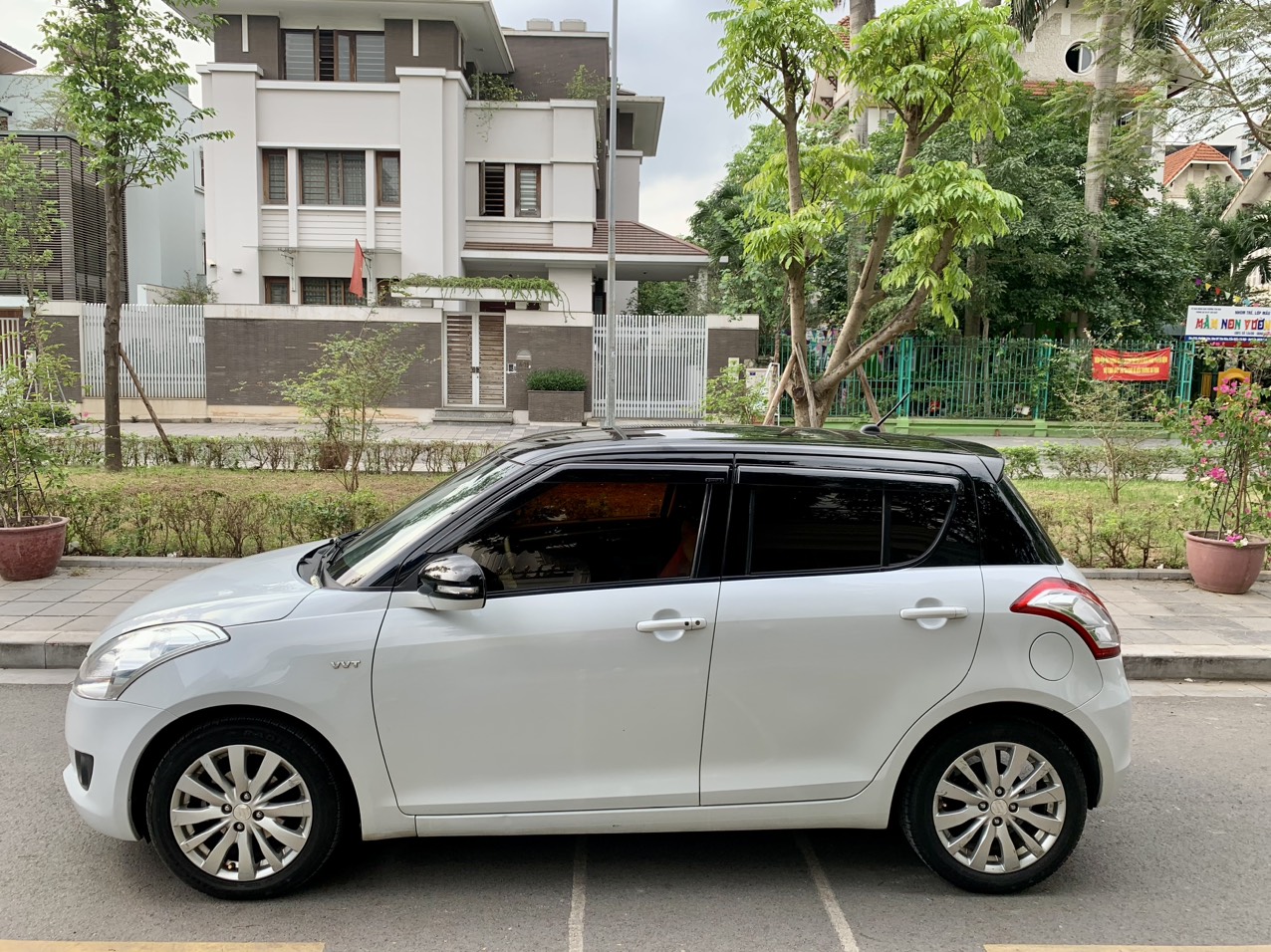 Suzuki Swift 1.4AT 2017 màu trắng (đã bán)