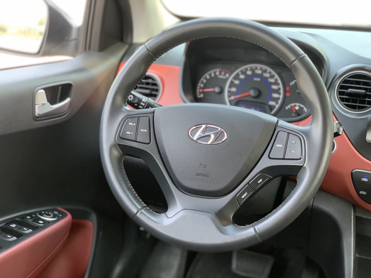 Hyundai I10 GLS1.2AT 2018 màu trắng (Đã bán)