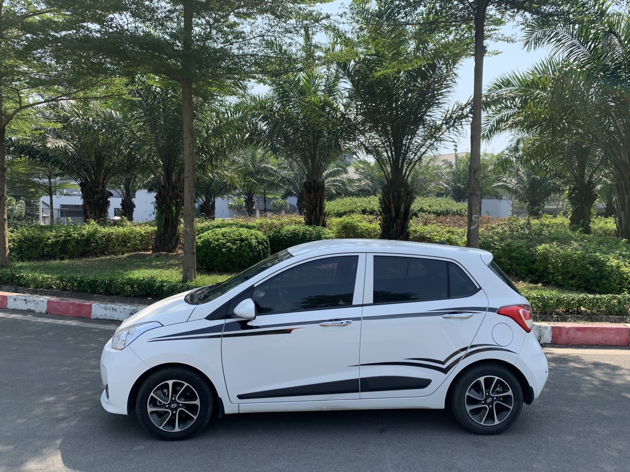 Hyundai I10 GLS1.2AT 2018 màu trắng (Đã bán)