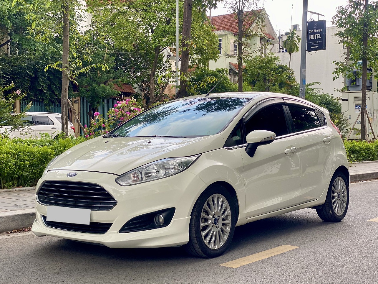 Ford Fiesta 1.0AT Sport 2016 màu trắng | Ecoauto- Chuyên mua bán, trao đổi, ký gửi, Sửa chữa, bảo dưỡng các loại xe ô tô