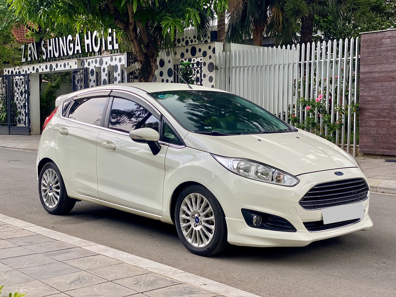 Ford Fiesta 1.0AT Sport 2016 màu trắng (Đã bán)