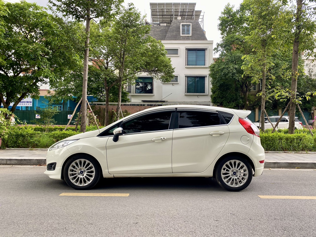 Ford Fiesta 1.0AT Sport 2016 màu trắng (Đã bán)