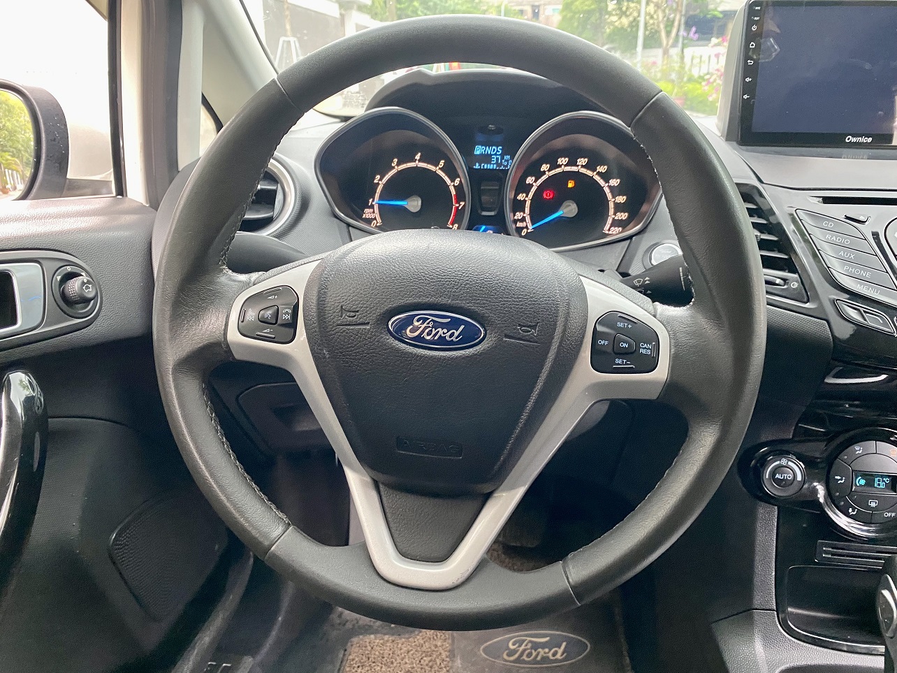 Ford Fiesta 1.0AT Sport 2016 màu trắng (Đã bán)
