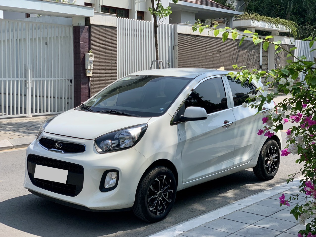 Kia Morning 1.25 MT 2017 màu trắng (Đã bán)