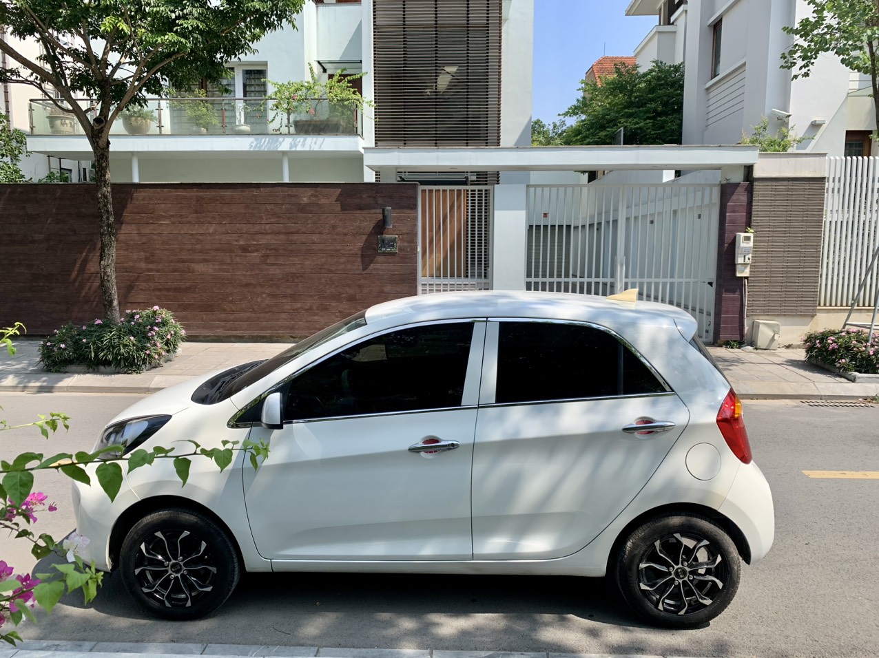 Kia Morning 1.25 MT 2017 màu trắng (Đã bán)