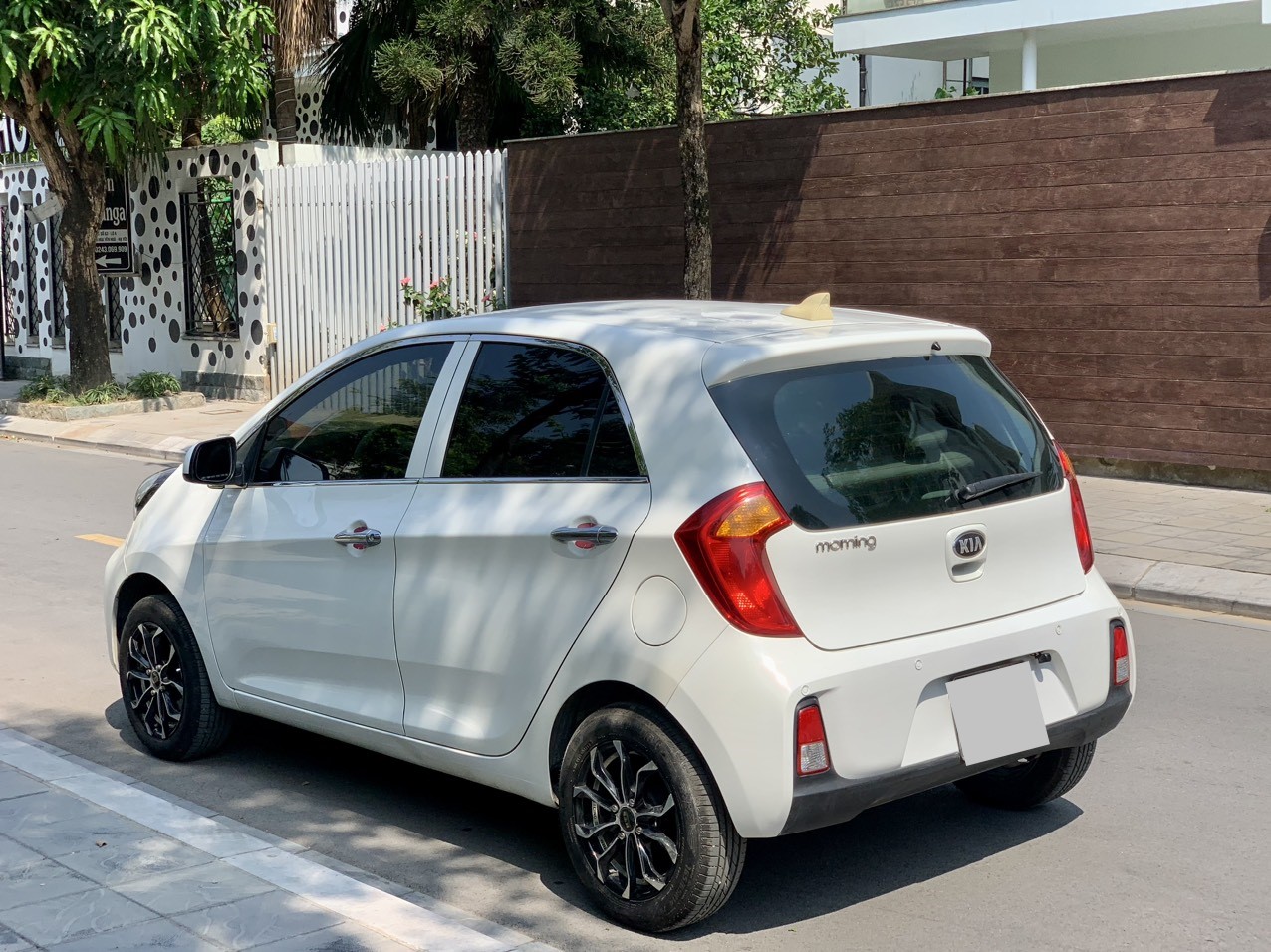 Kia Morning 1.25 MT 2017 màu trắng (Đã bán)