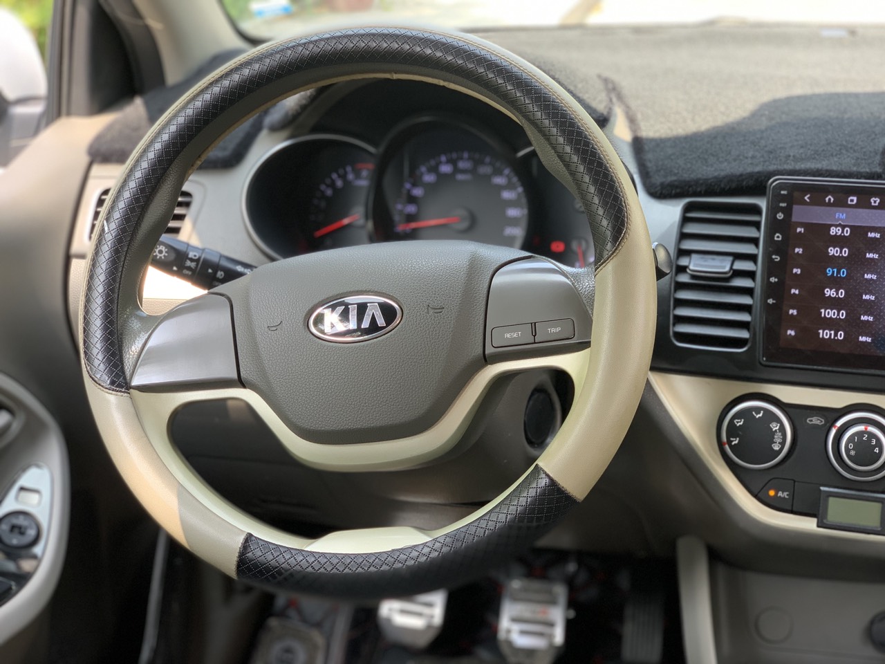 Kia Morning 1.25 MT 2017 màu trắng (Đã bán)