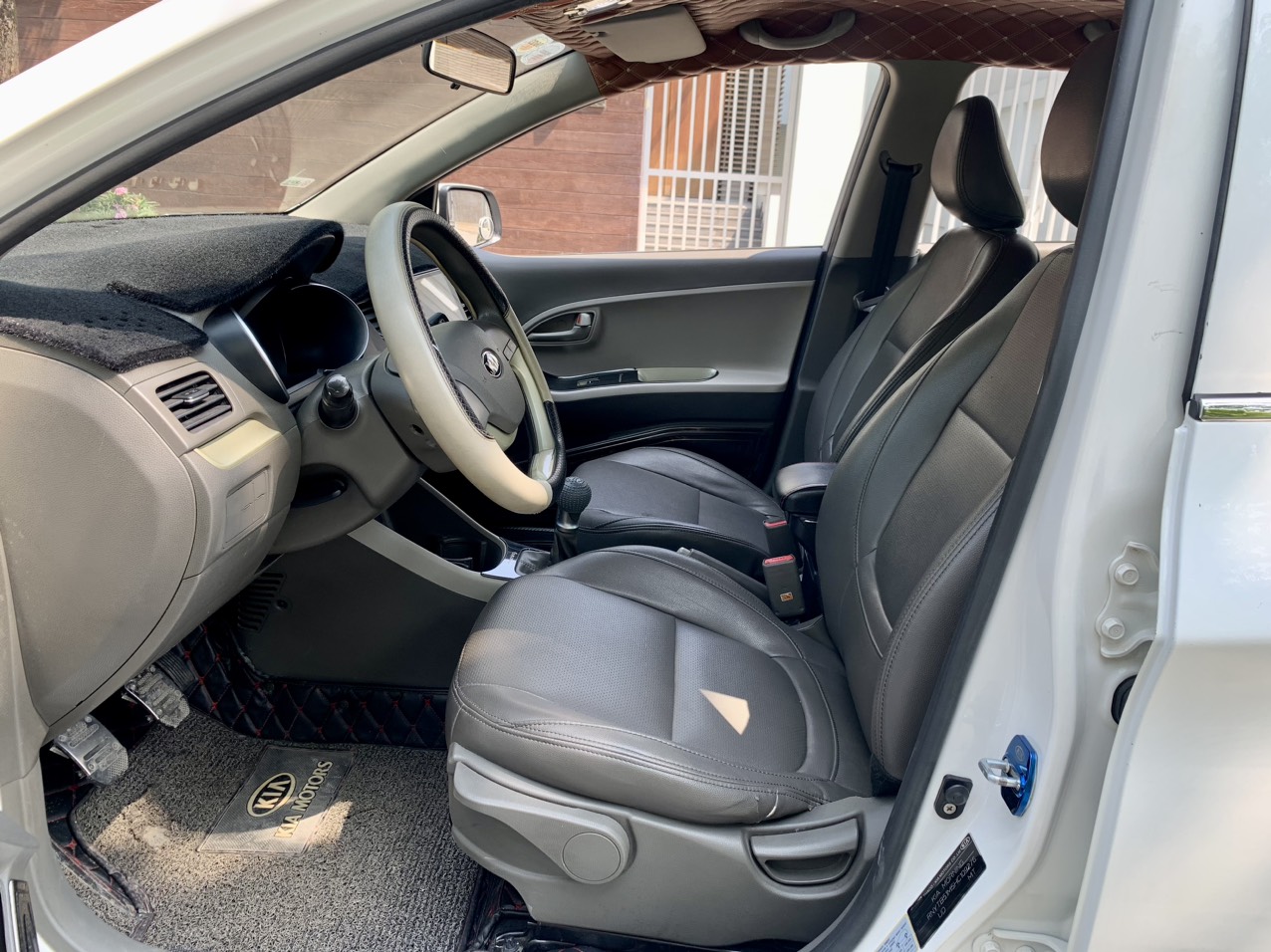 Kia Morning 1.25 MT 2017 màu trắng (Đã bán)