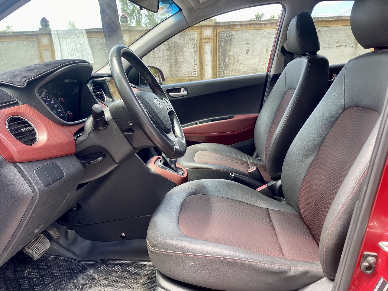 Hyundai I10 1.2AT 2017 màu đỏ (đã bán)