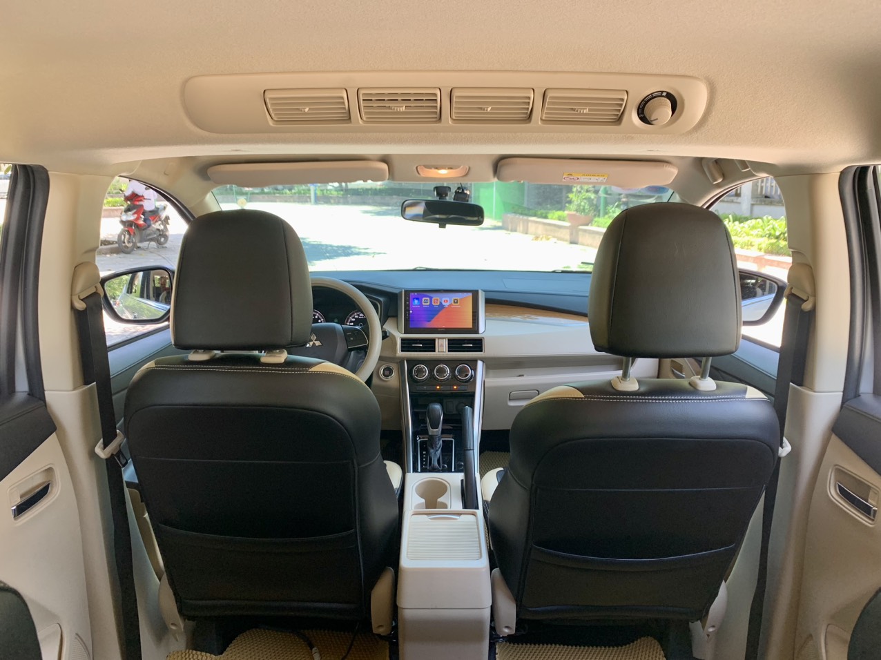 Mitsubishi Xpander 1.5AT 2018 ĐKLĐ 2019 màu bạc (Đã bán)