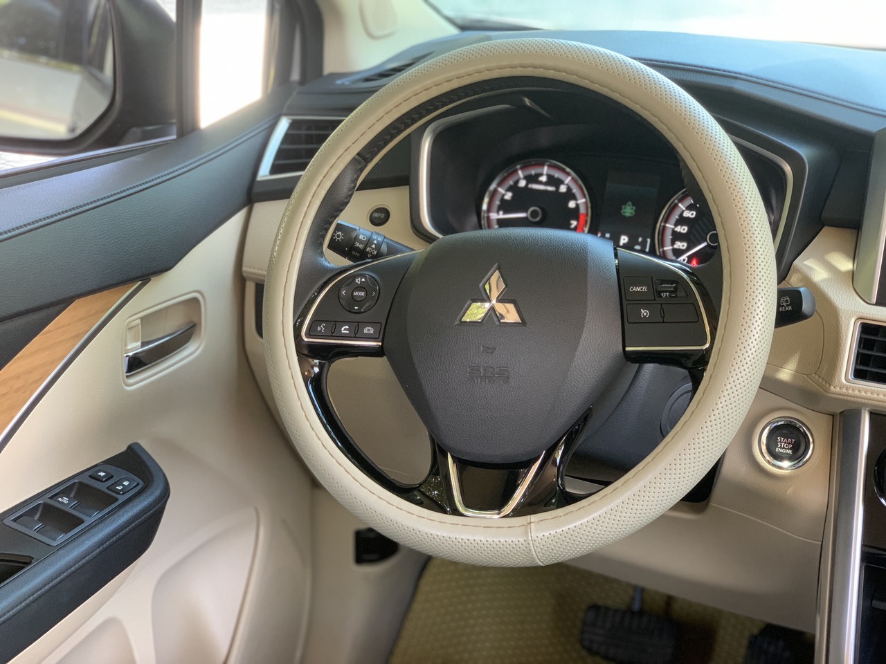 Mitsubishi Xpander 1.5AT 2018 ĐKLĐ 2019 màu bạc (Đã bán)