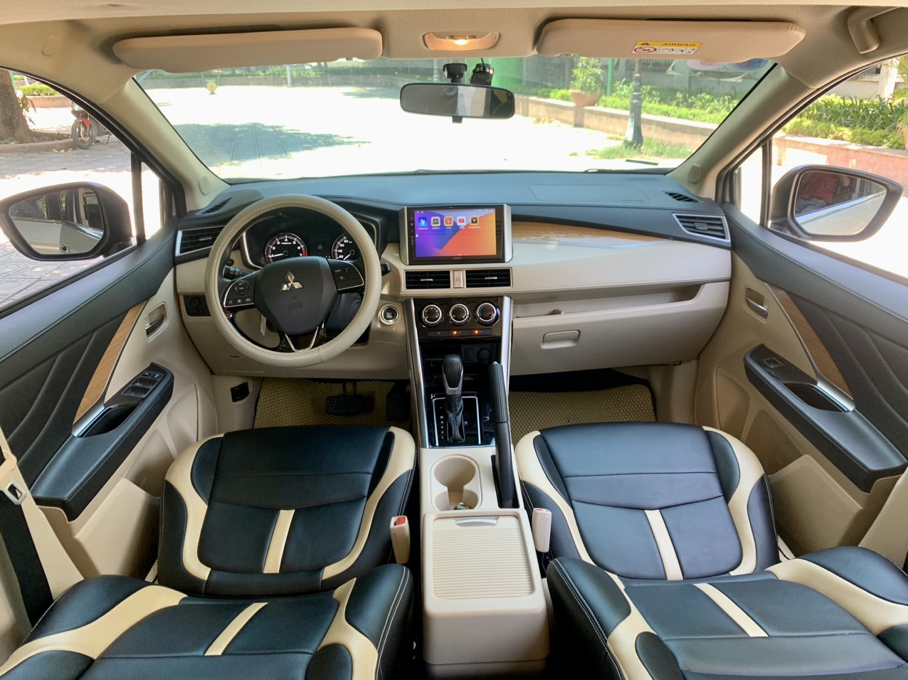 Mitsubishi Xpander 1.5AT 2018 ĐKLĐ 2019 màu bạc (Đã bán)