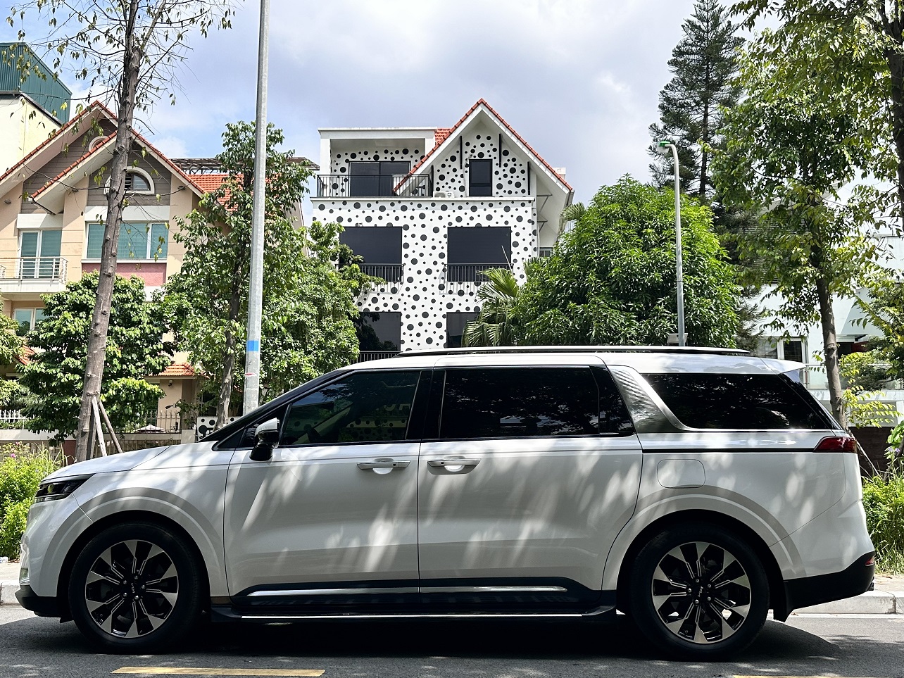 Kia Carnival 2.2D signature sản xuất 2022 màu trắng (Đã bán)