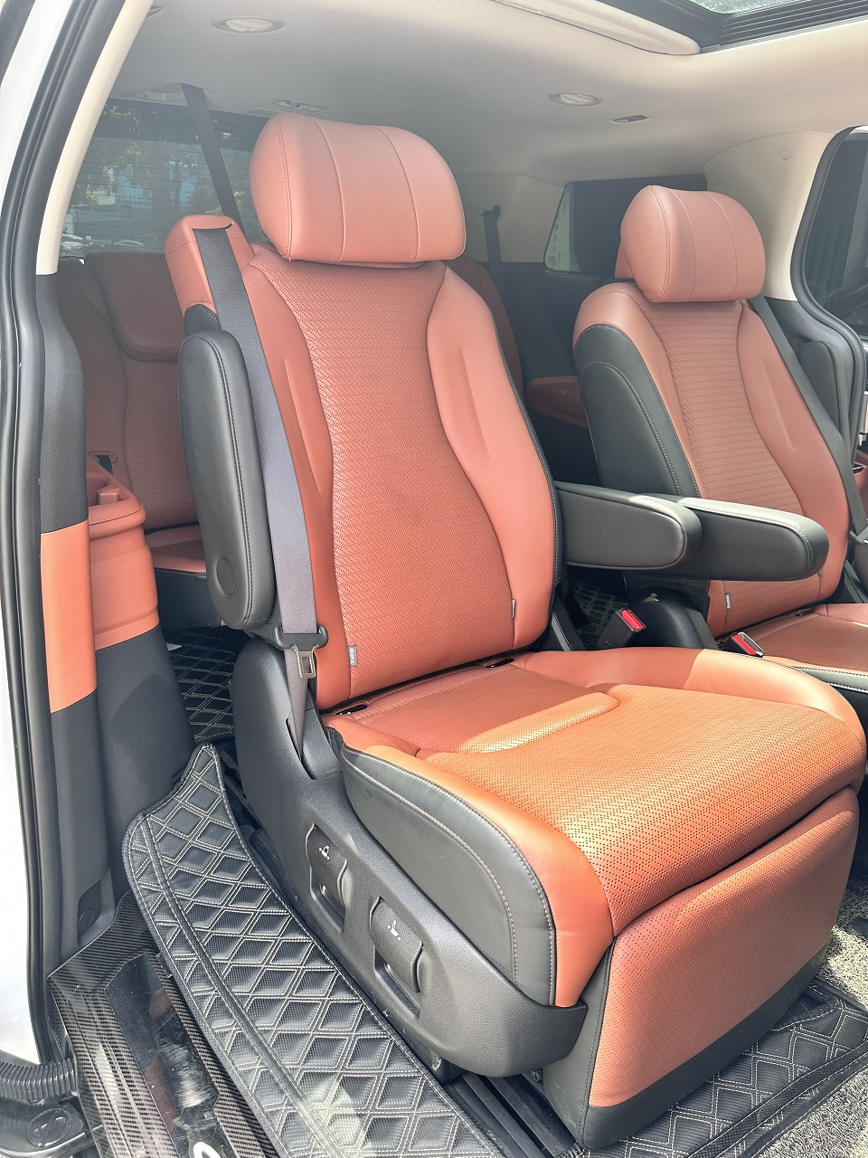 Kia Carnival 2.2D signature sản xuất 2022 màu trắng (Đã bán)