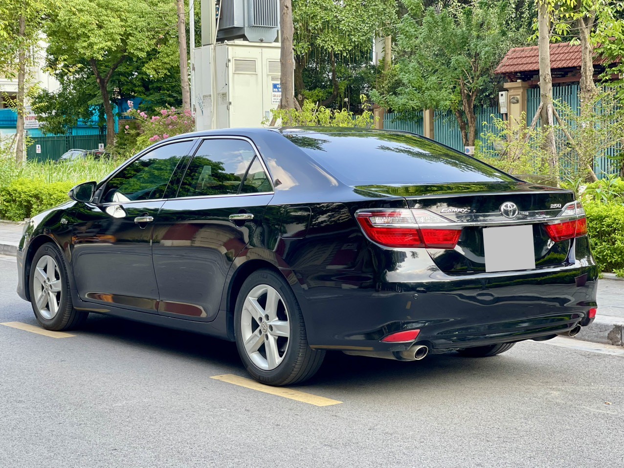 Toyota Camry 2.5Q 2016 màu đen (Đã bán)