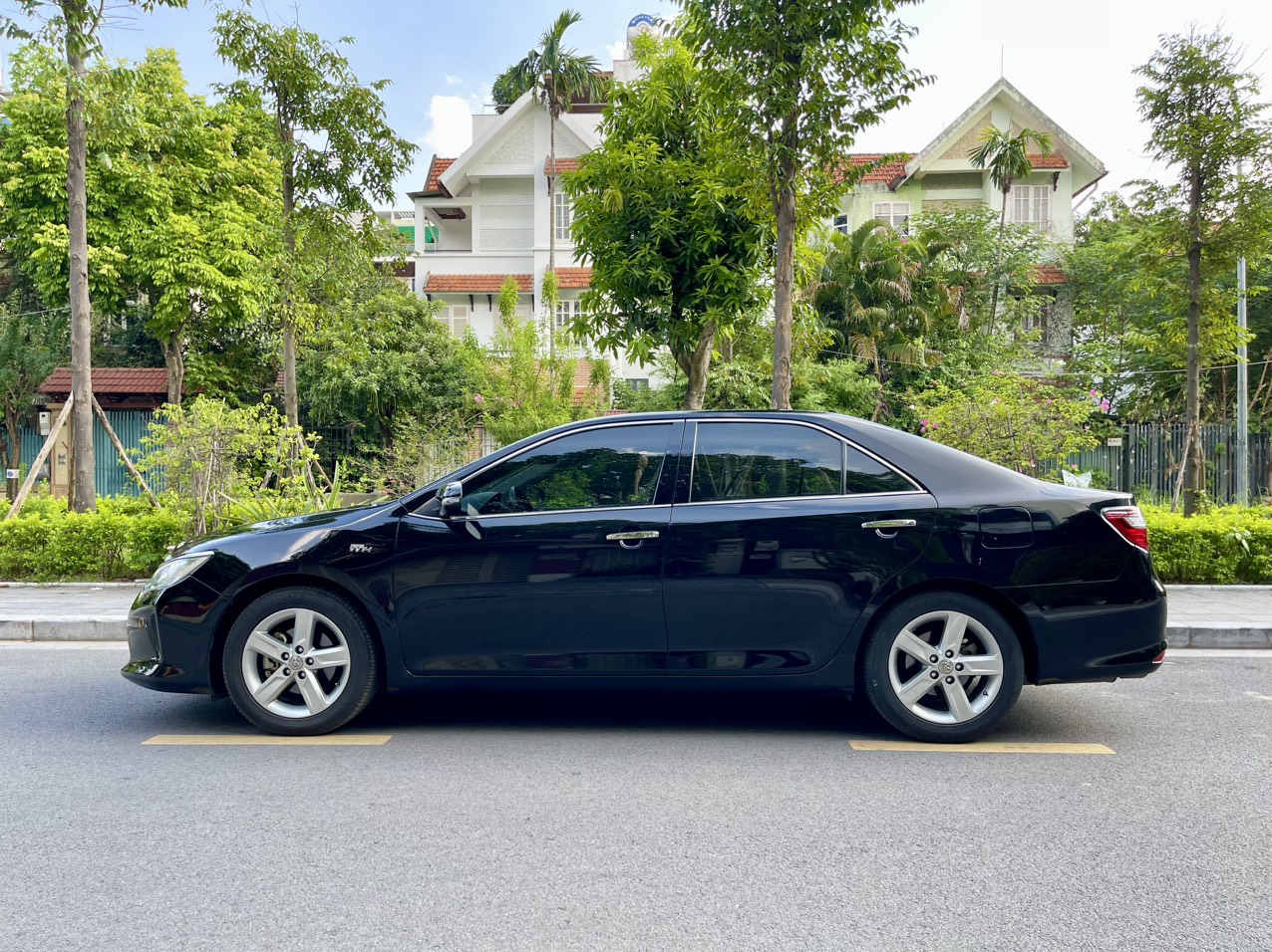 Toyota Camry 2.5Q 2016 màu đen (Đã bán)