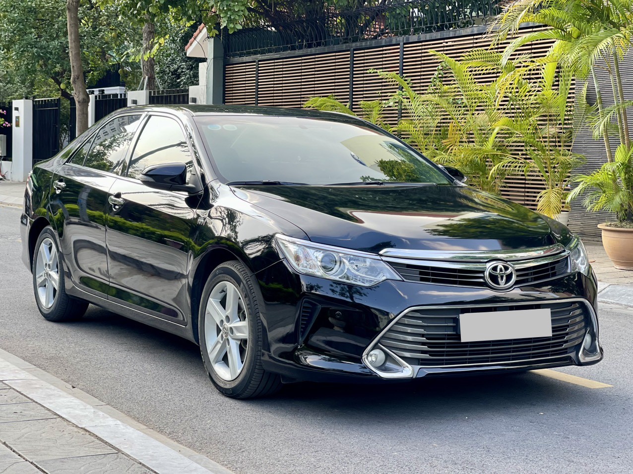Toyota Camry 2.5Q 2016 màu đen (Đã bán)