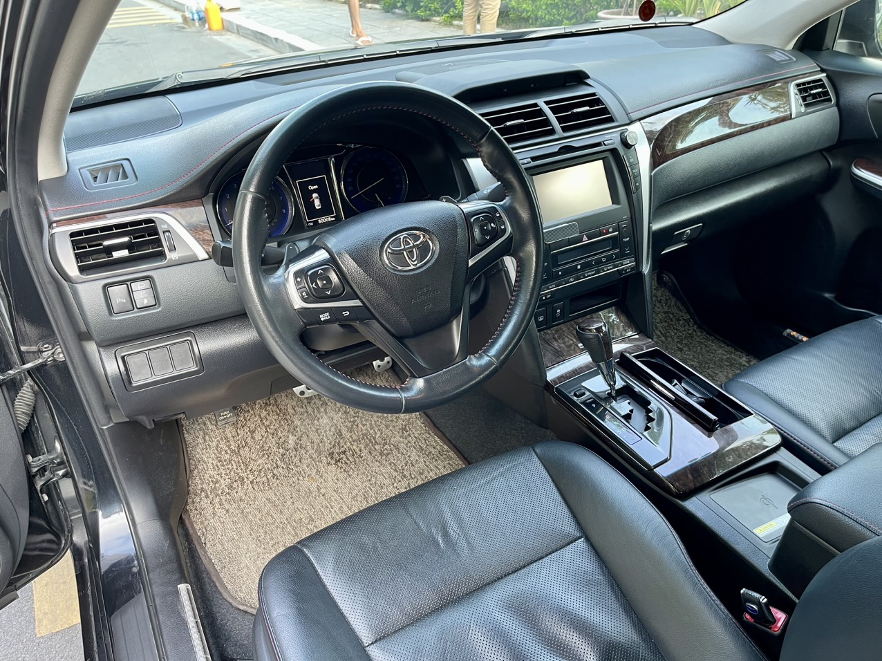Toyota Camry 2.5Q 2016 màu đen (Đã bán)