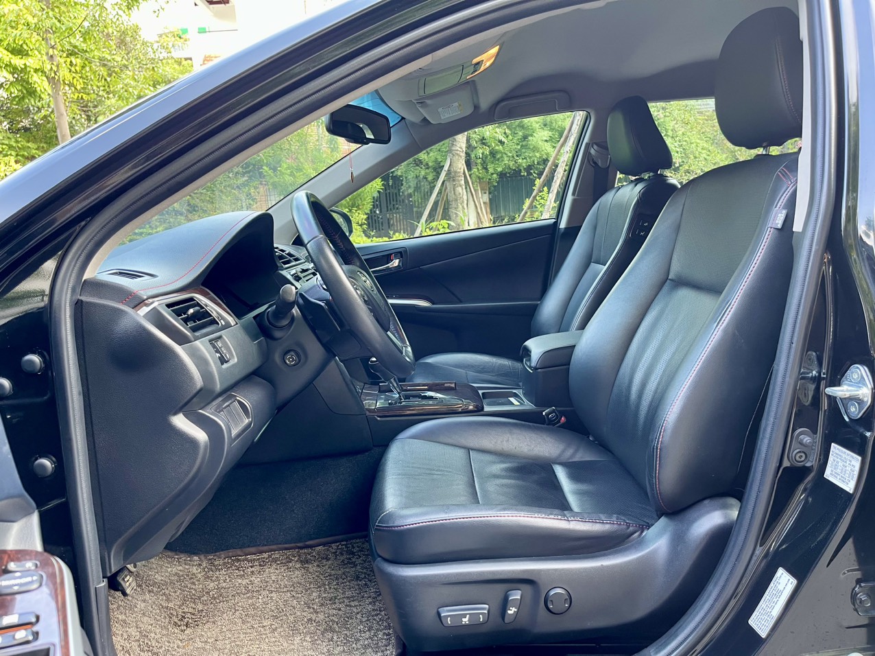 Toyota Camry 2.5Q 2016 màu đen (Đã bán)