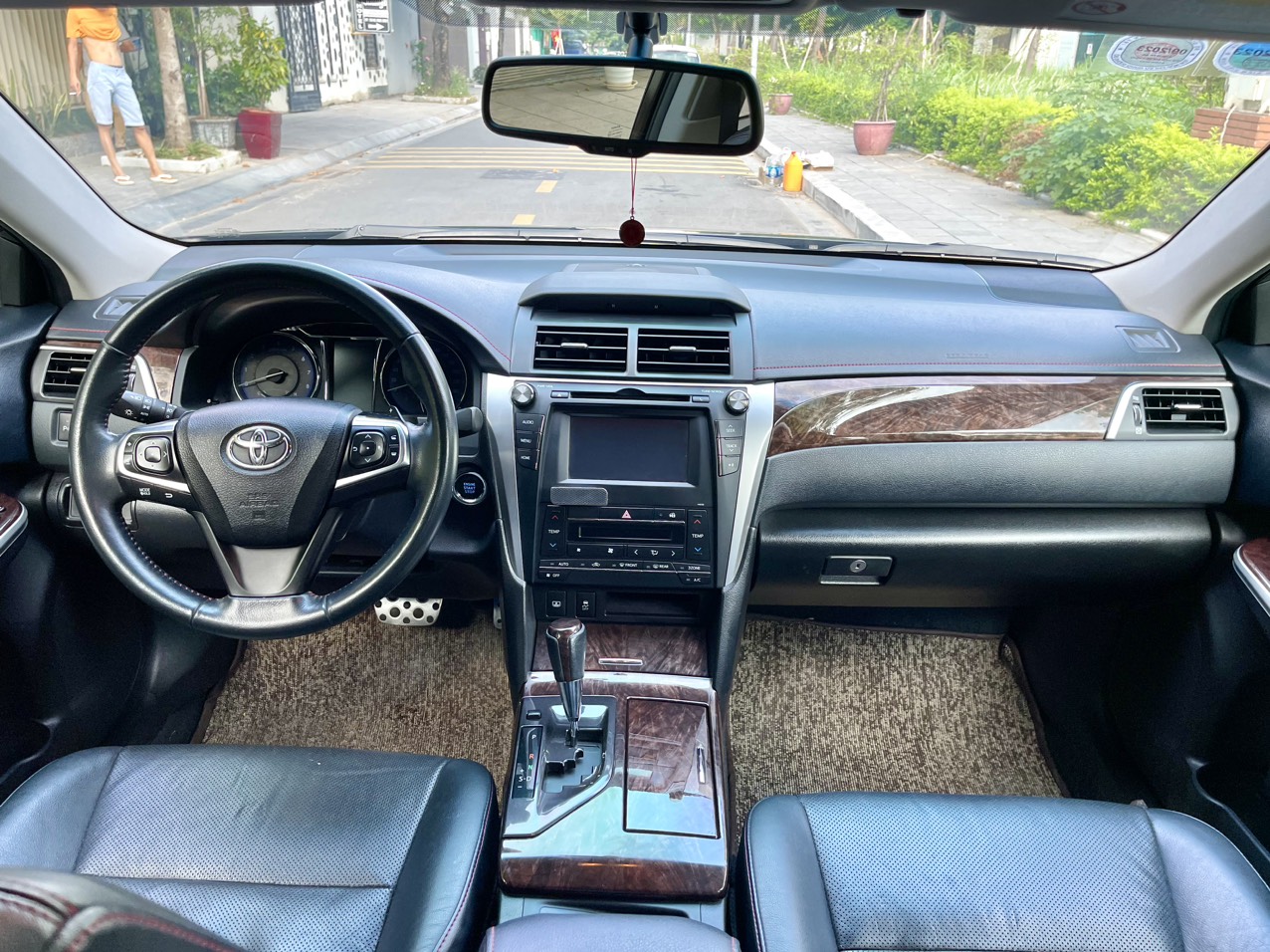 Toyota Camry 2.5Q 2016 màu đen (Đã bán)