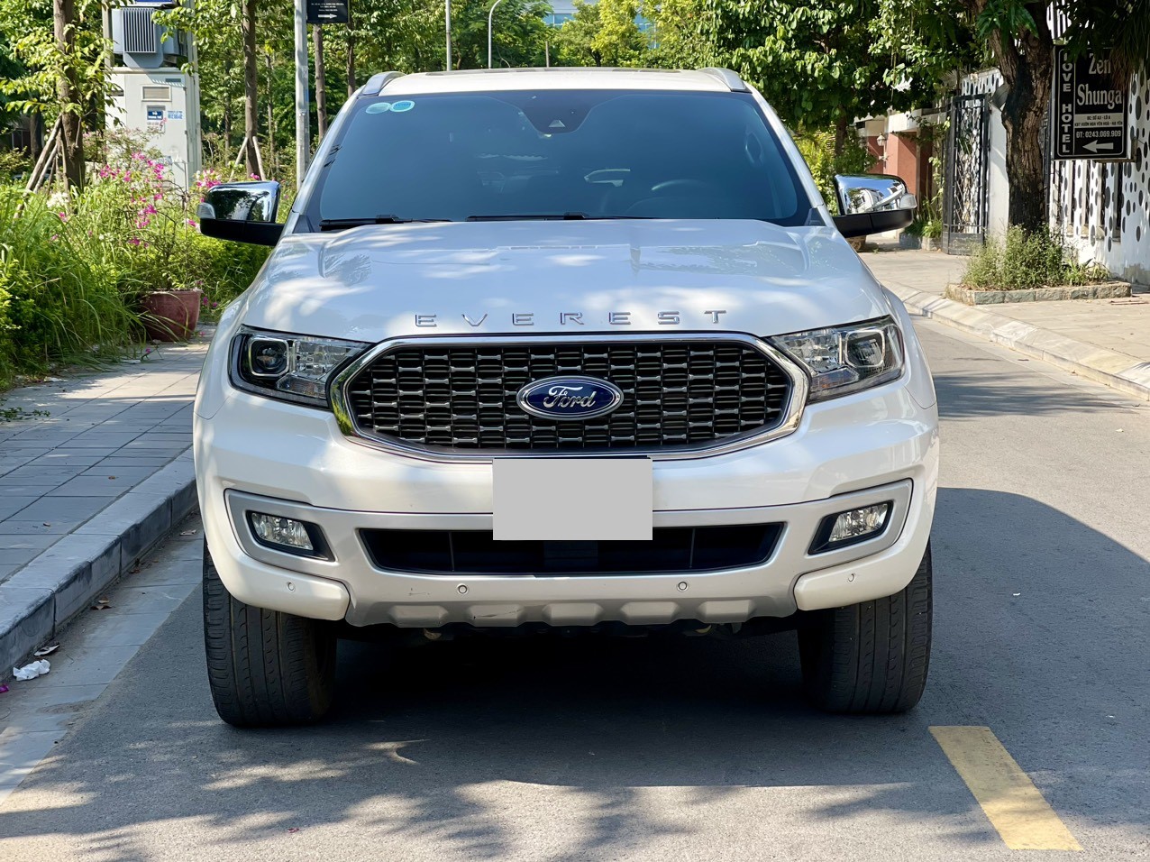 Ford Everest Titanium 2.0L 4x4 AT màu trắng (Đã bán)