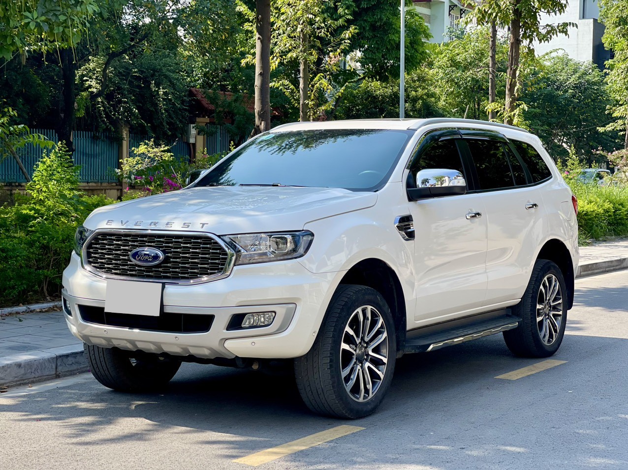 Ford Everest Titanium 2.0L 4x4 AT màu trắng (Đã bán)