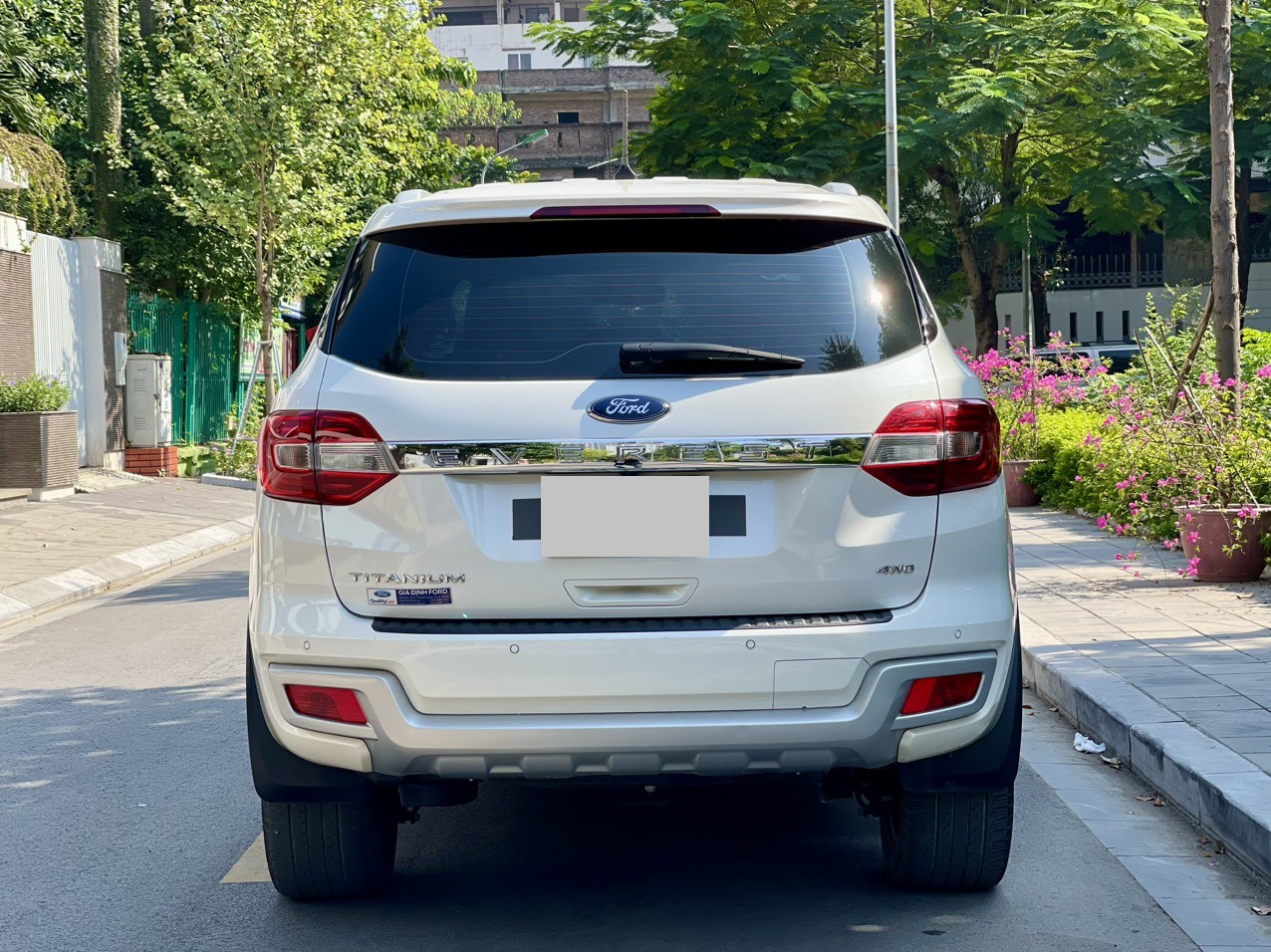 Ford Everest Titanium 2.0L 4x4 AT màu trắng (Đã bán)