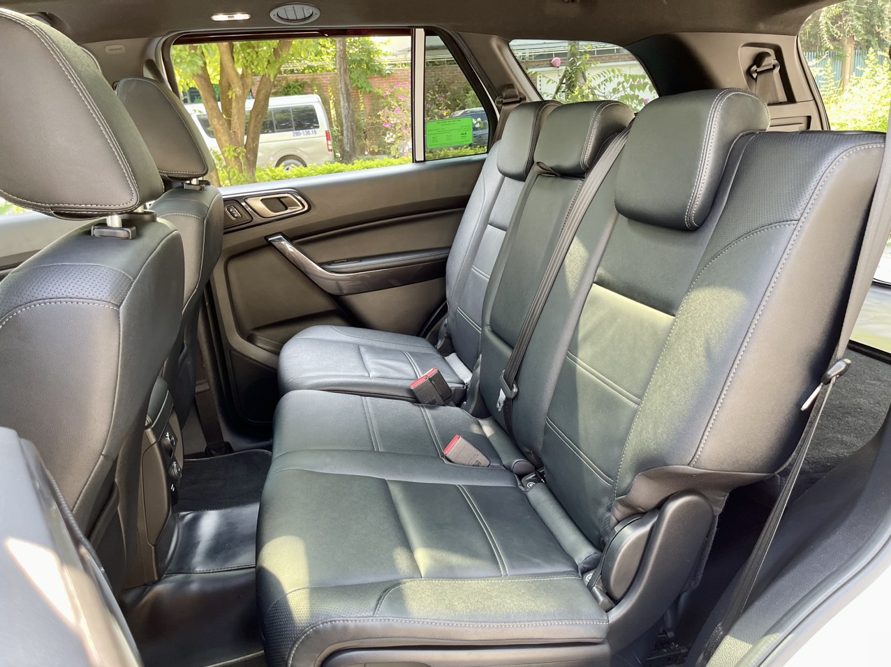 Ford Everest Titanium 2.0L 4x4 AT màu trắng (Đã bán)