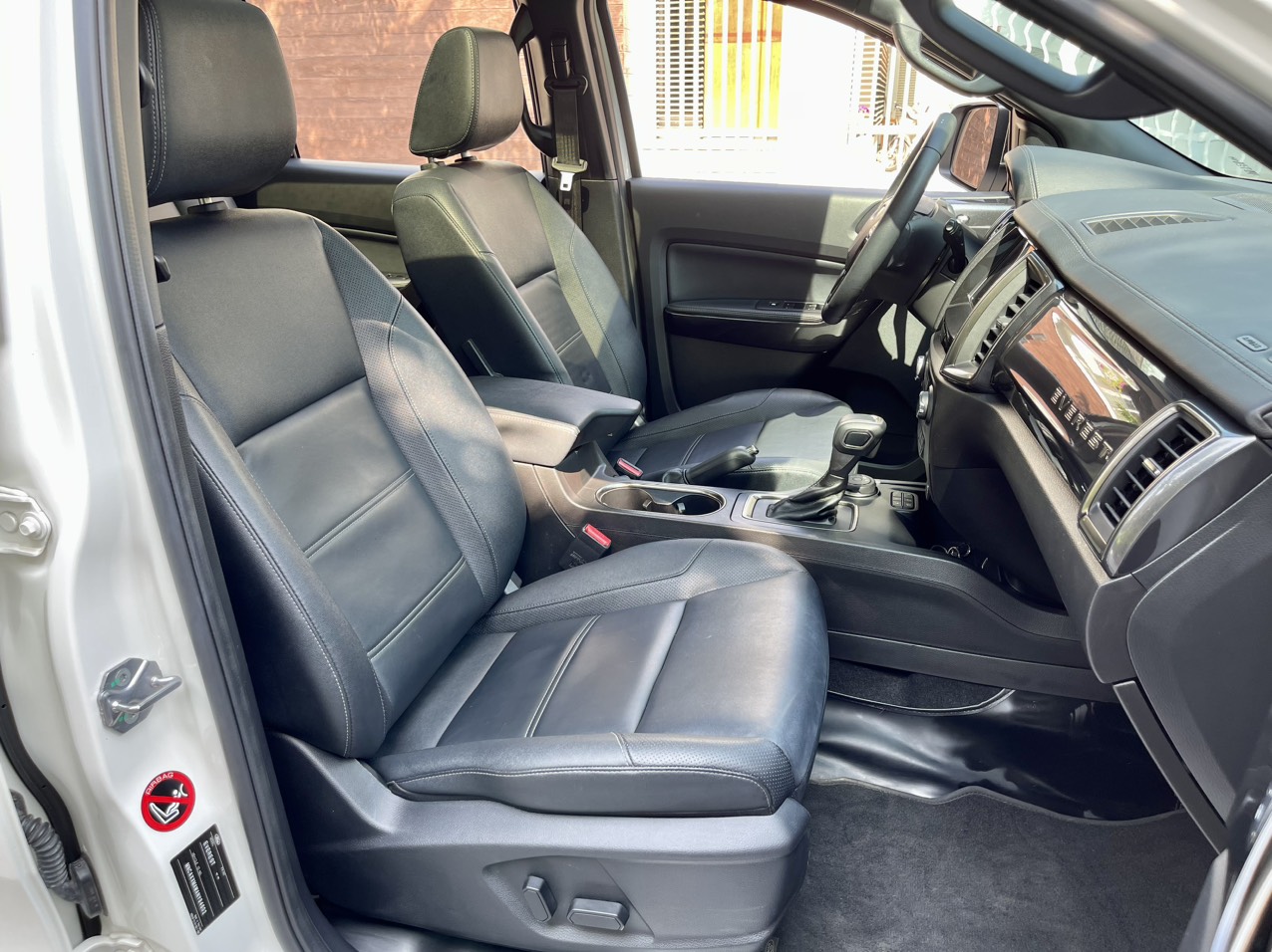 Ford Everest Titanium 2.0L 4x4 AT màu trắng (Đã bán)