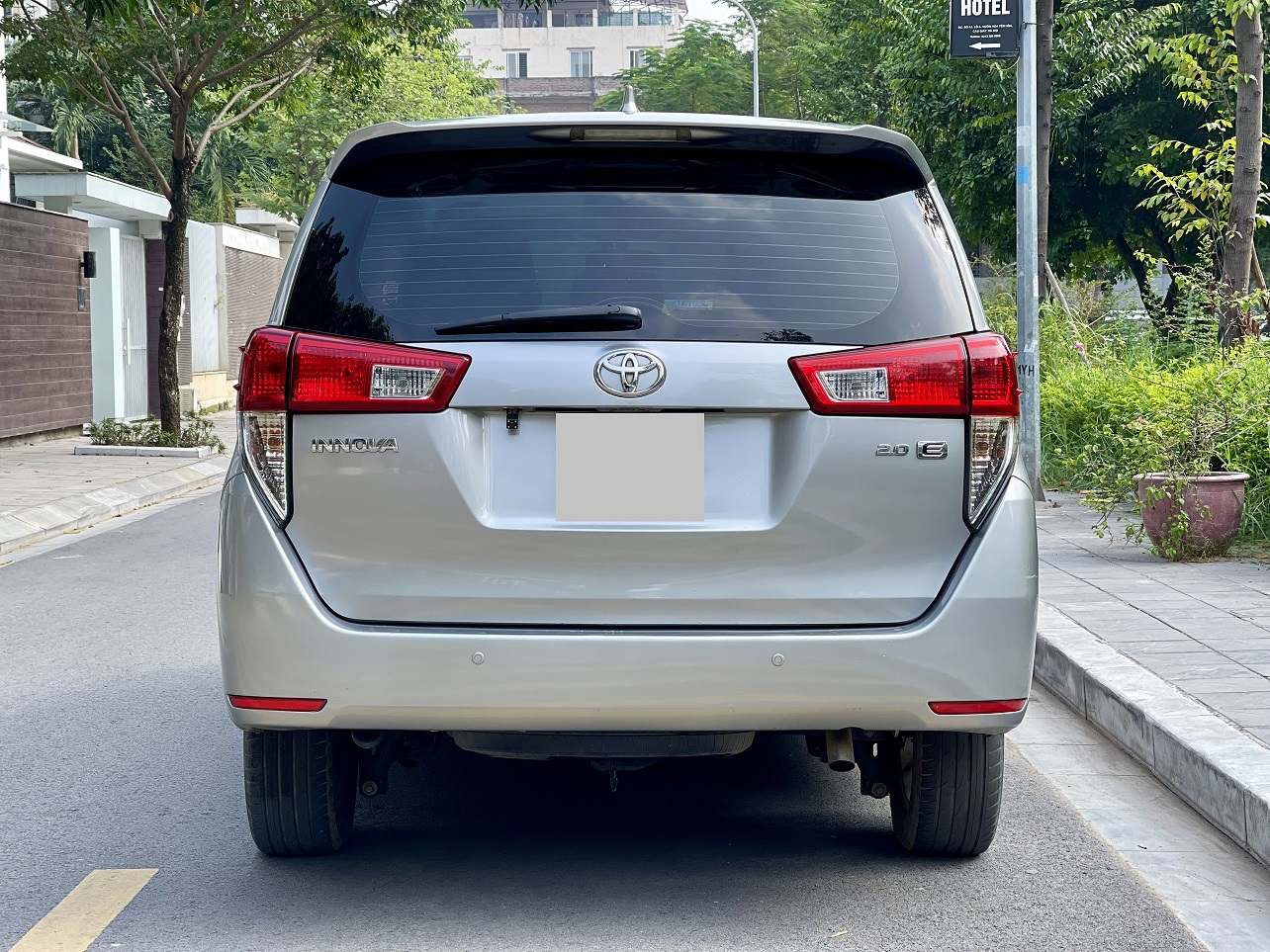 Toyota Innova 2.0E MT 2018 màu bạc (Đã bán)