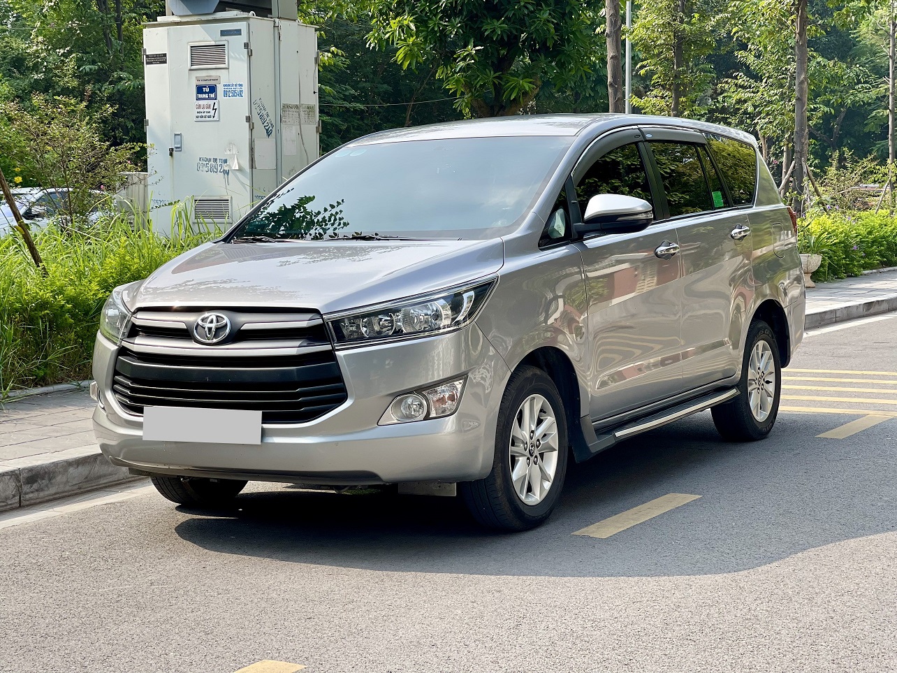 Toyota Innova 2.0E MT 2018 màu bạc (Đã bán)