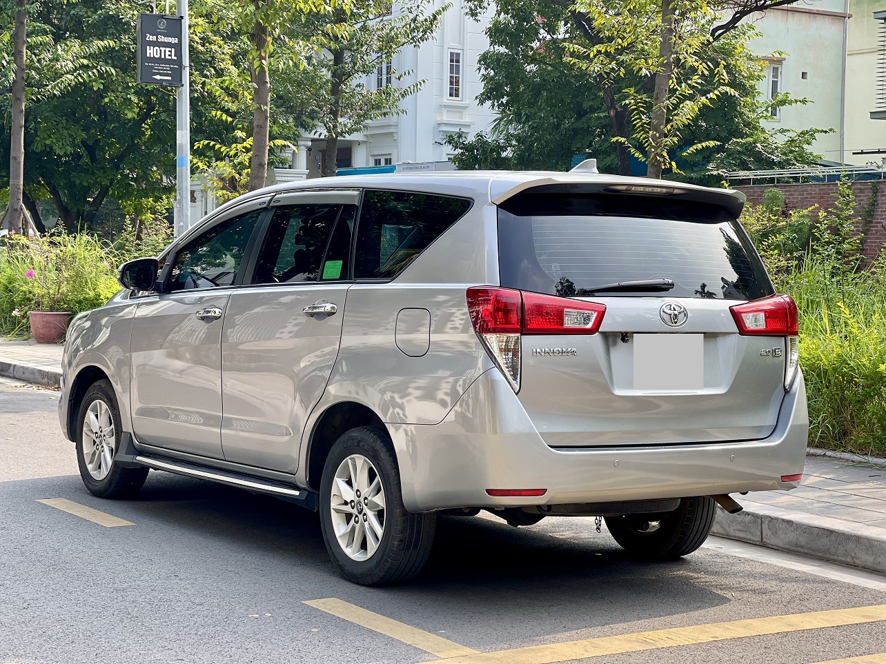 Toyota Innova 2.0E MT 2018 màu bạc (Đã bán)