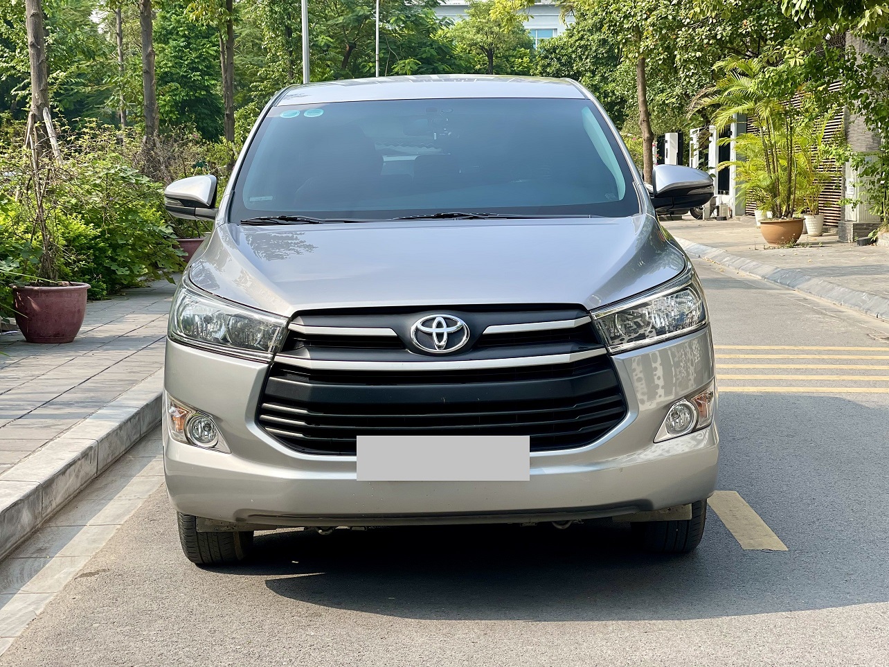 Toyota Innova 2.0E MT 2018 màu bạc (Đã bán)