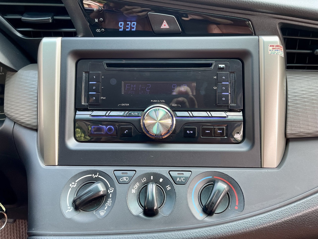 Toyota Innova 2.0E MT 2018 màu bạc (Đã bán)