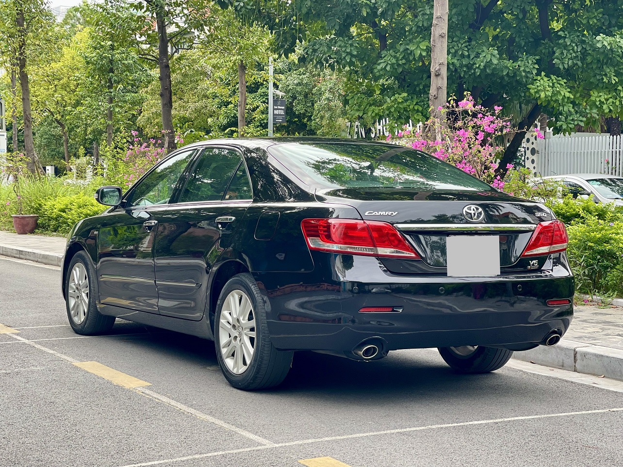 Toyota Camry V6-3.5Q 2011 màu đen (đã bán)