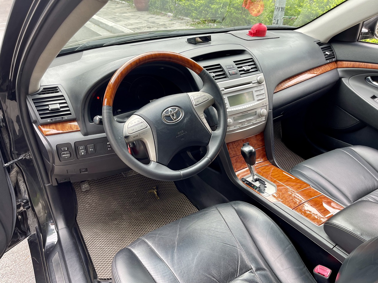 Toyota Camry V6-3.5Q 2011 màu đen (đã bán)