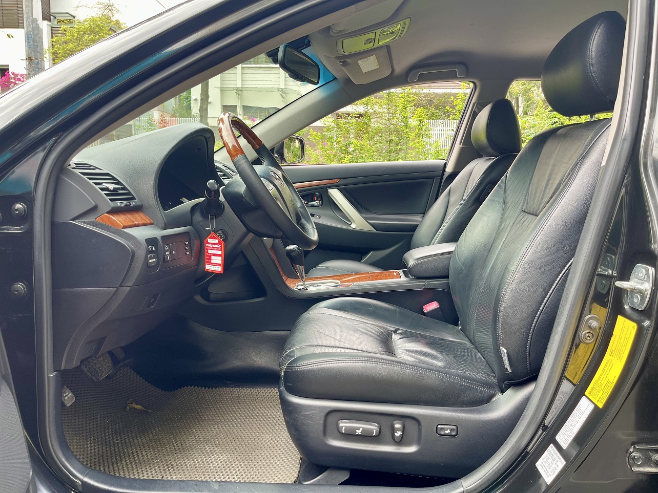 Toyota Camry V6-3.5Q 2011 màu đen (đã bán)