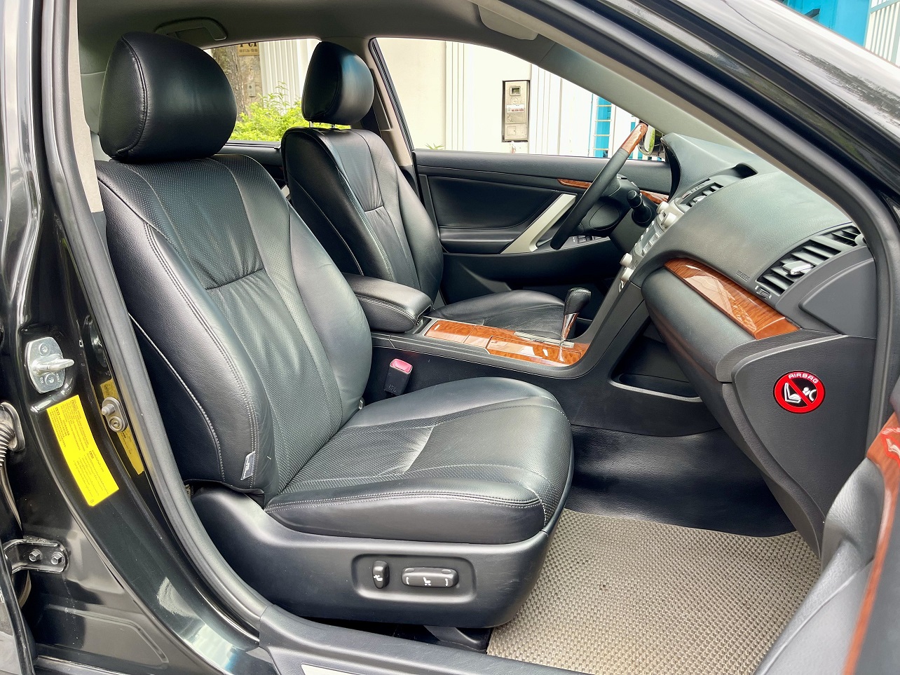 Toyota Camry V6-3.5Q 2011 màu đen (đã bán)