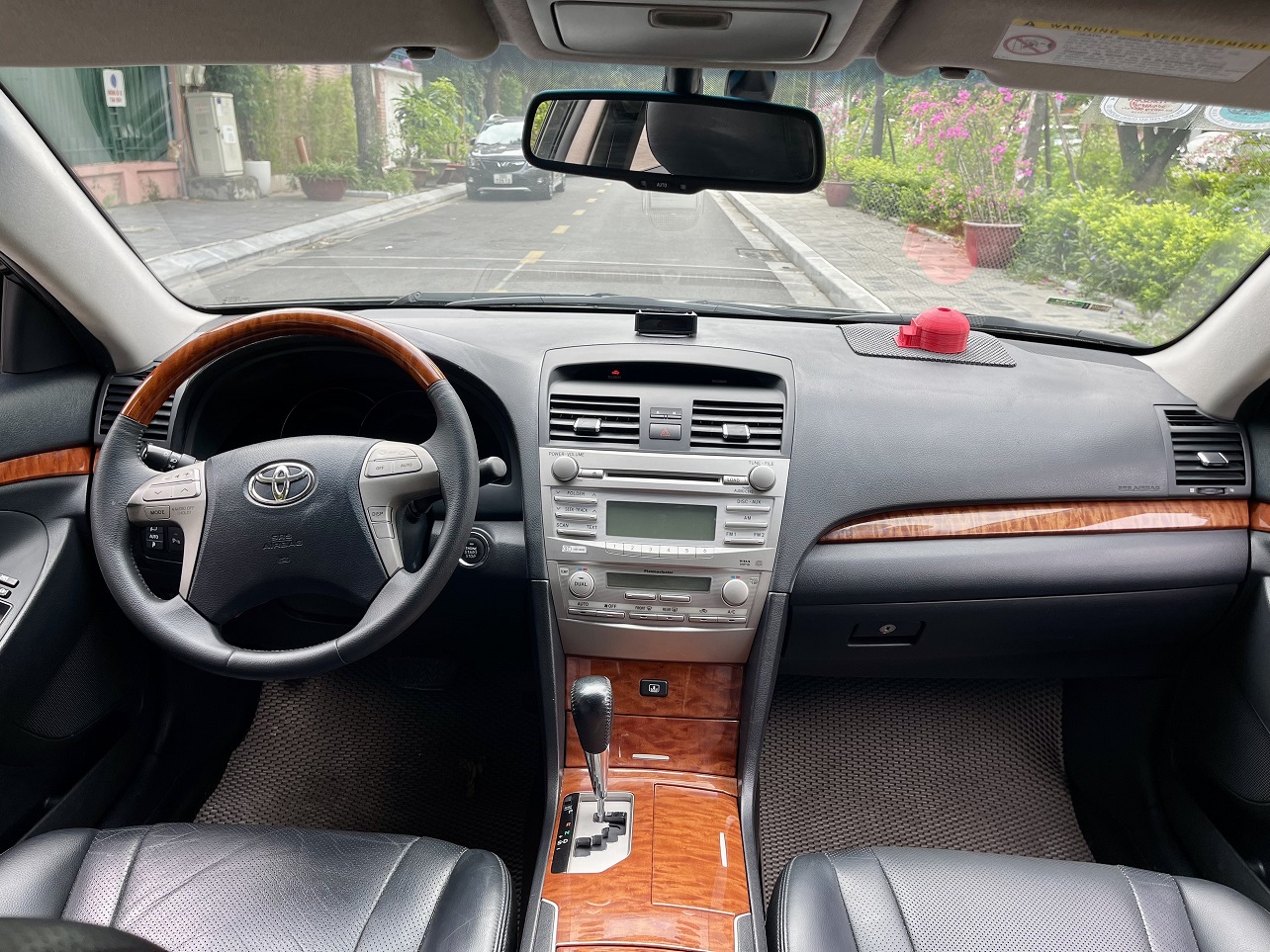 Toyota Camry V6-3.5Q 2011 màu đen (đã bán)