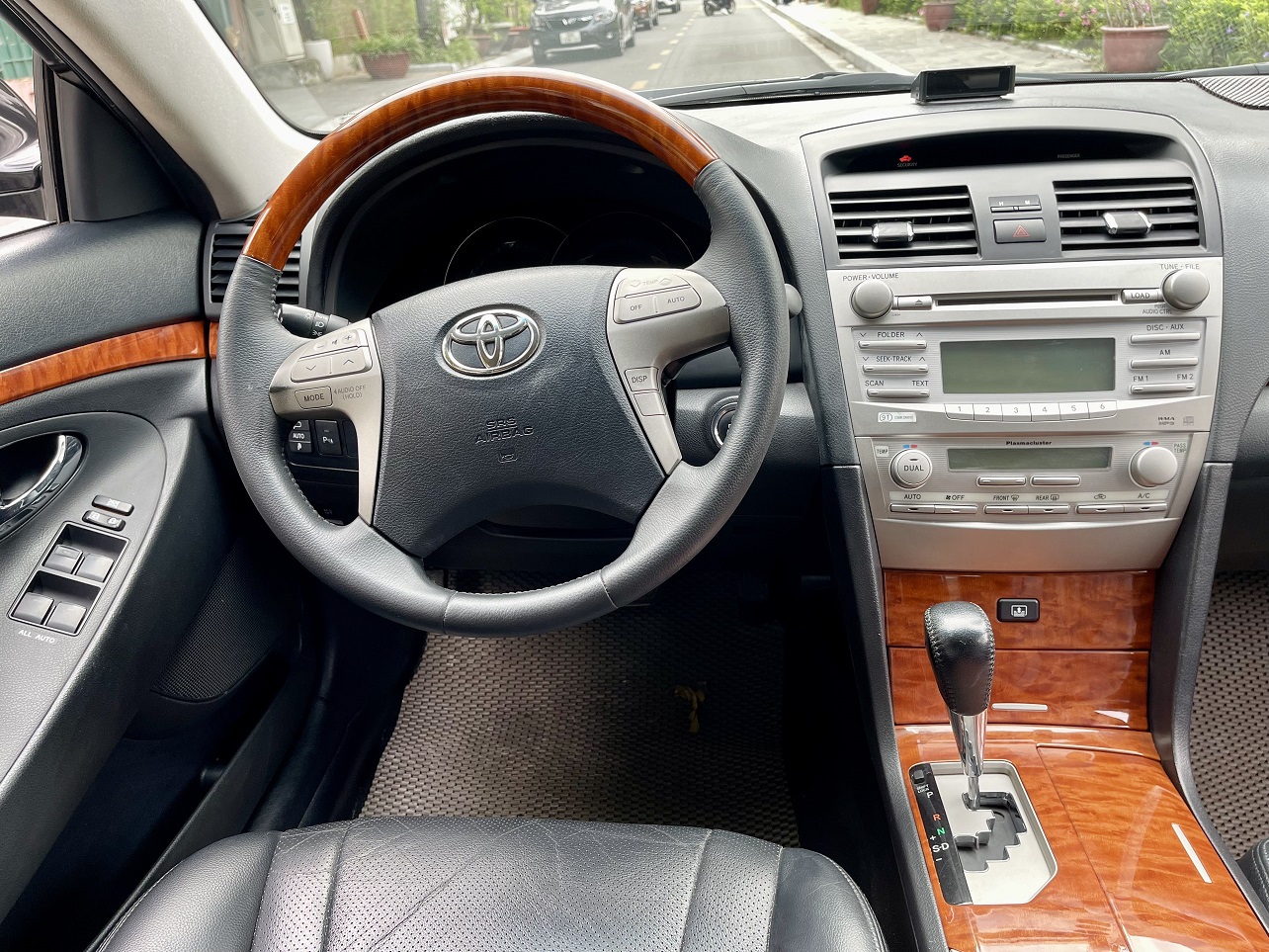 Toyota Camry V6-3.5Q 2011 màu đen (đã bán)