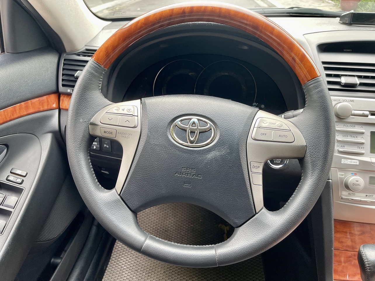Toyota Camry V6-3.5Q 2011 màu đen (đã bán)