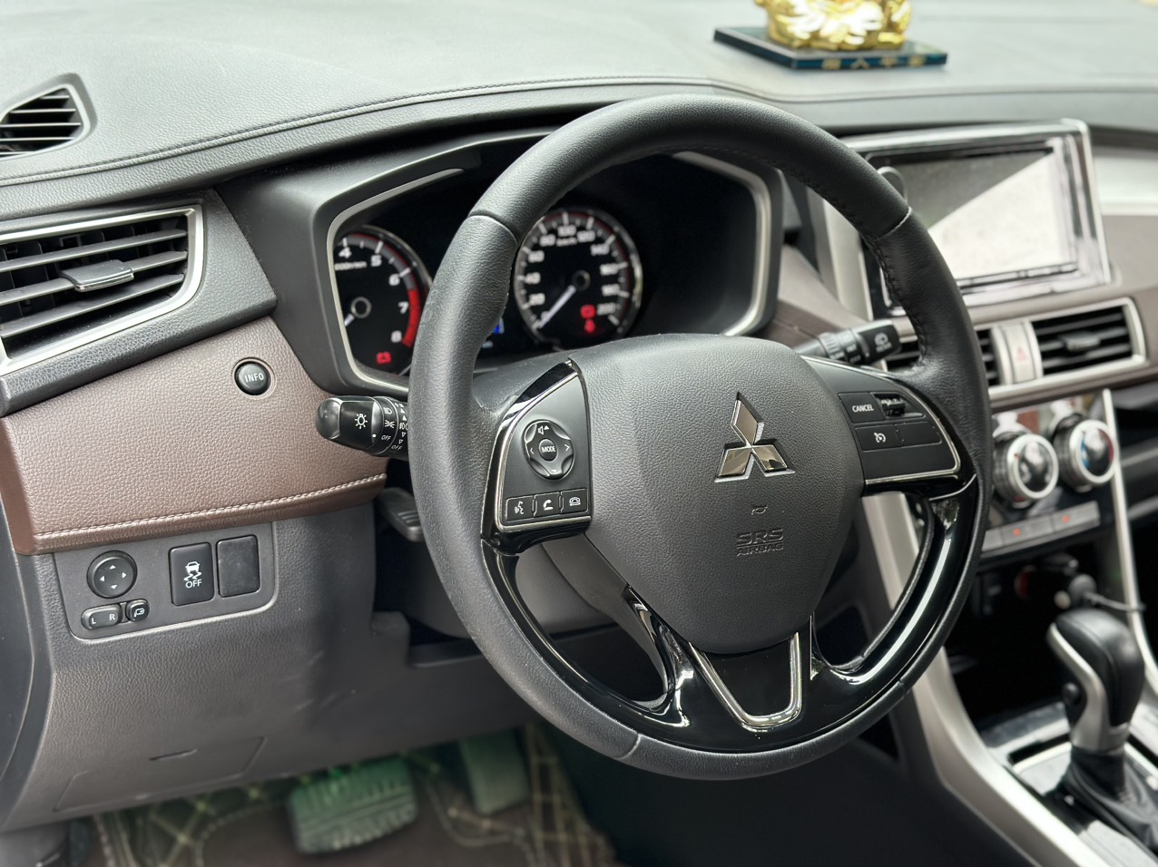 Mitsubishi Xpander Cross 1.5 AT 2020 bản full màu đen  (Đã bán)
