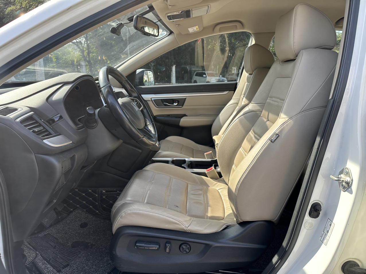 Toyota Veloz Cross 1.5CVT 2022 màu trắng (Đã bán)