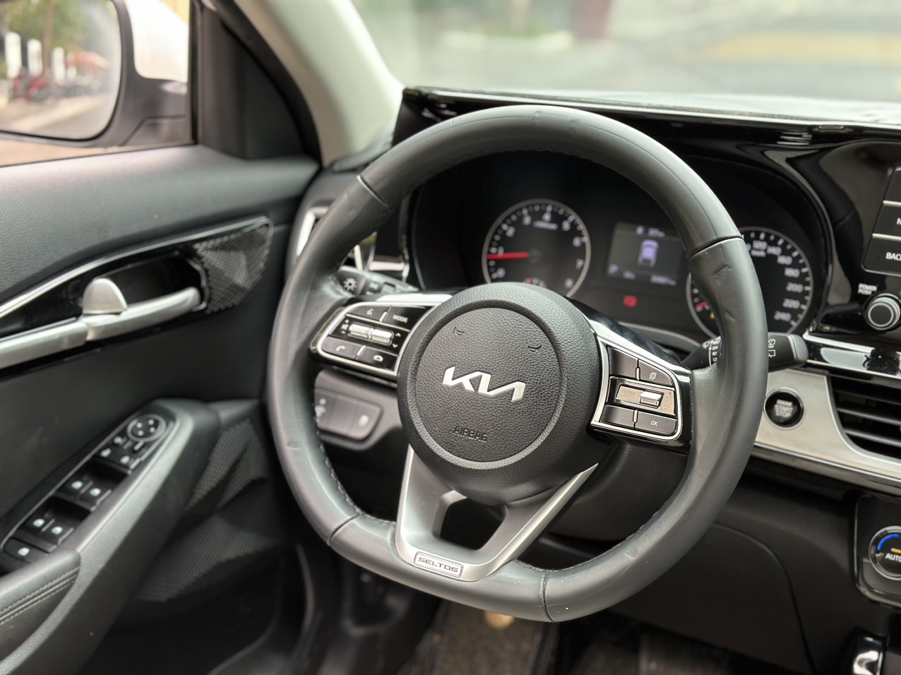 Kia Seltos 1.4 Luxury Turbo 2021 màu trắng (đã bán)