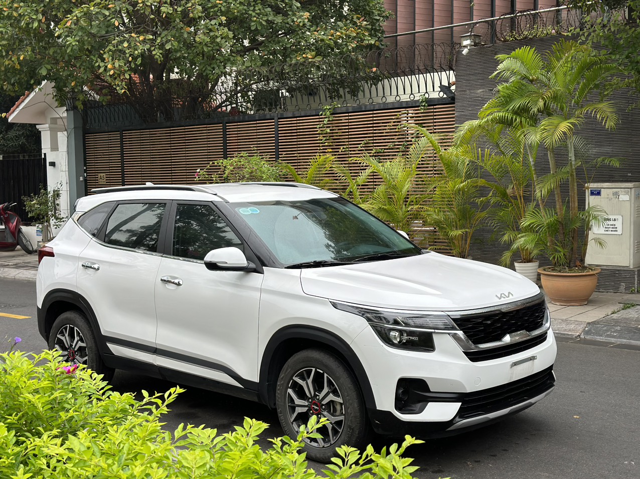Kia Seltos 1.4 Luxury Turbo 2021 màu trắng (đã bán)