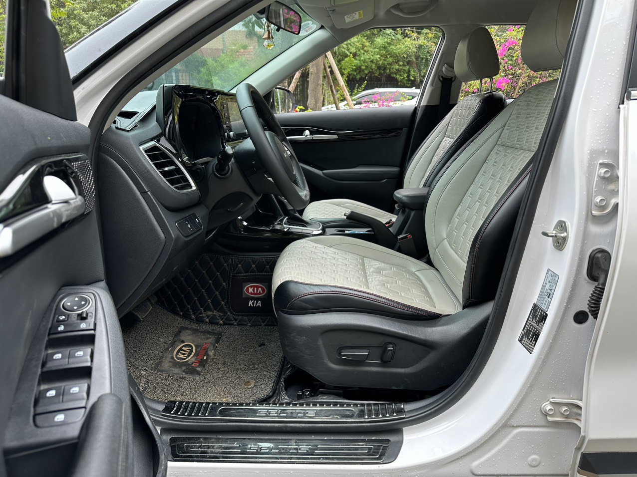 Kia Seltos 1.4 Luxury Turbo 2021 màu trắng (đã bán)