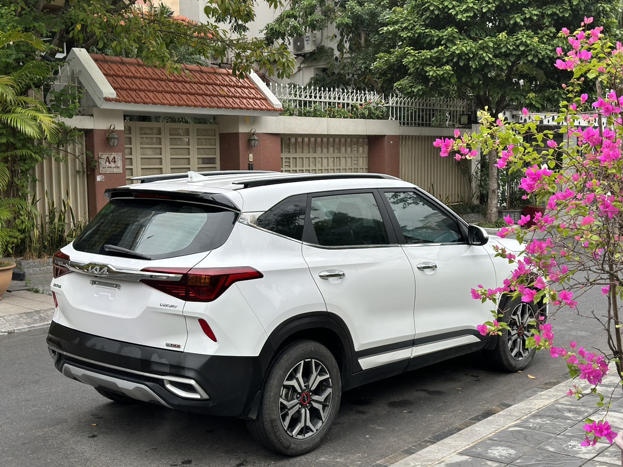 Kia Seltos 1.4 Luxury Turbo 2021 màu trắng (đã bán)