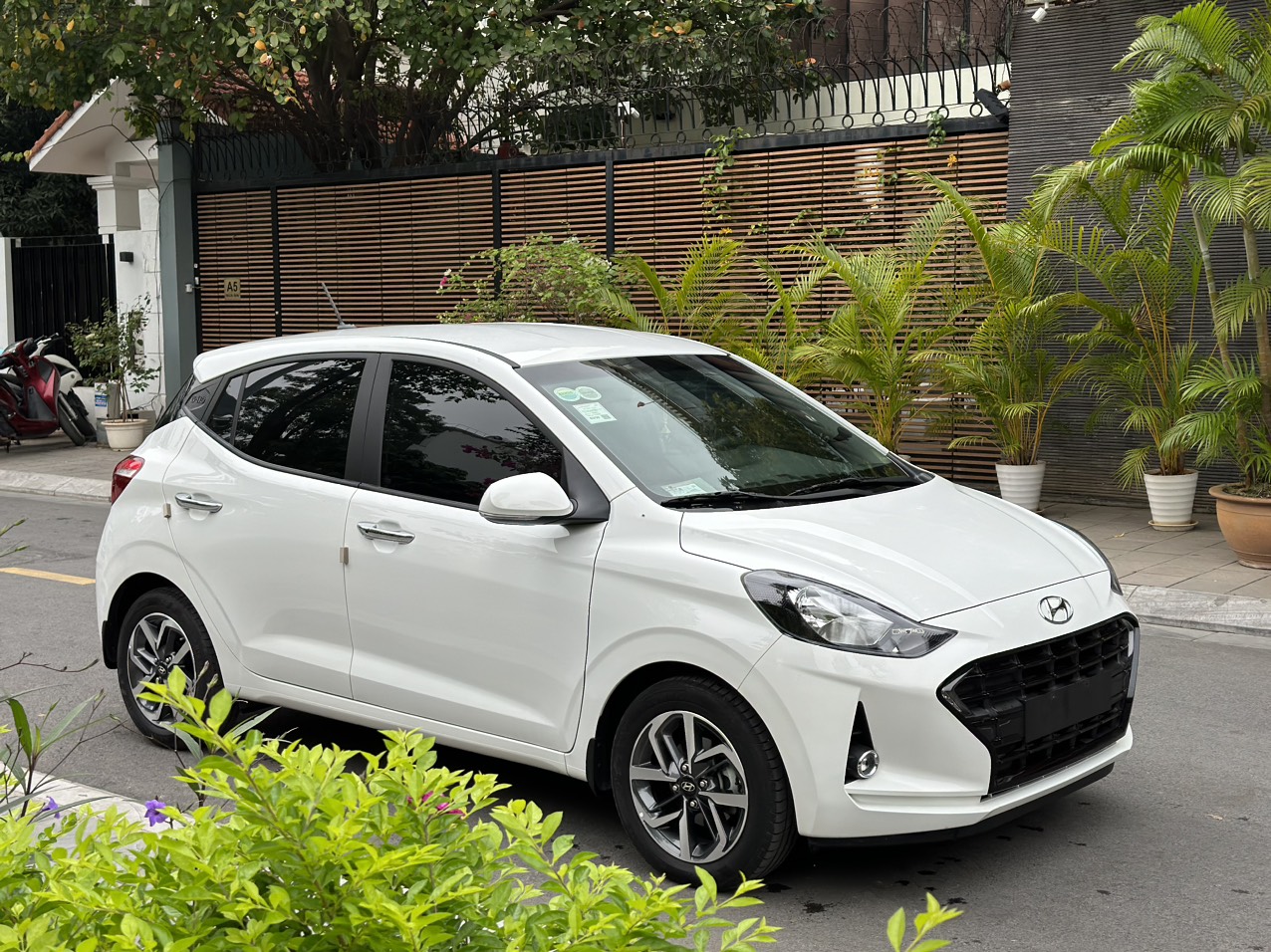 Hyundai I10 1.2AT 2023 màu trắng (Đã bán)