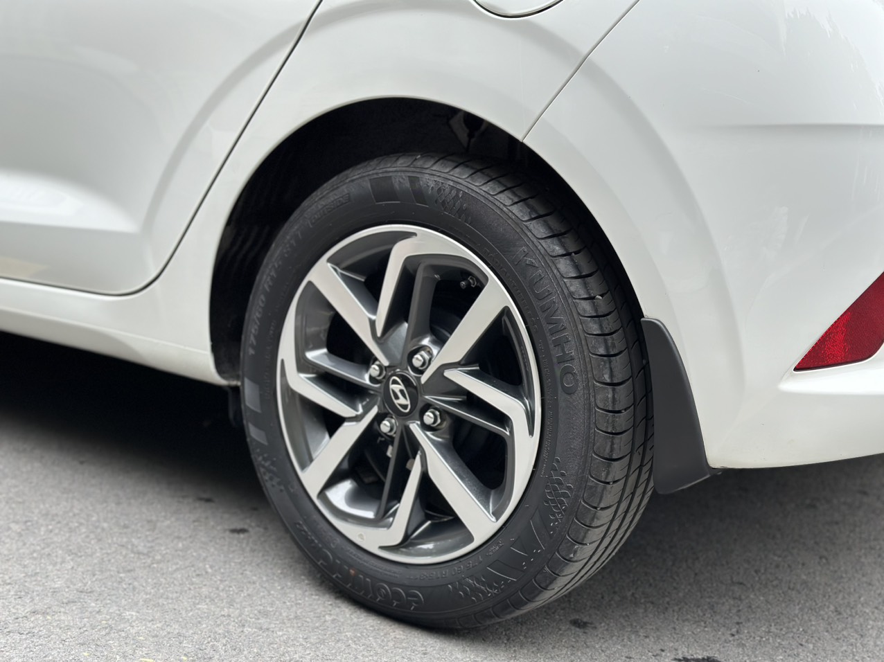 Hyundai I10 1.2AT 2023 màu trắng (Đã bán)